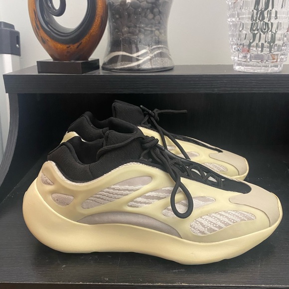 Yeezy 700 V3 Azael - Picture 1 of 5